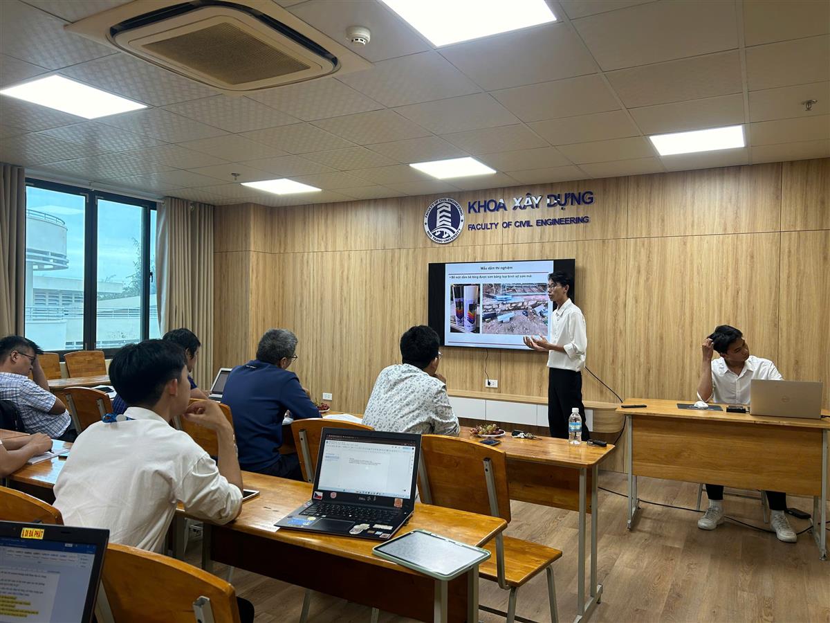 Sinh viên báo cáo